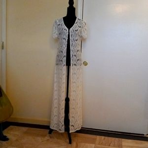 🦢🤎Mocha White Full Length Belted Floral Lace Duster With Buttons Size: Large